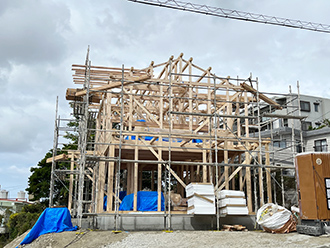 沖縄県那覇市S様邸　健康住宅建て方工事中です